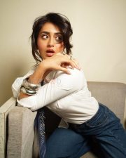 Striking Actress Rashi Singh in a White shirt with blue tie and blue jeans Photos 04