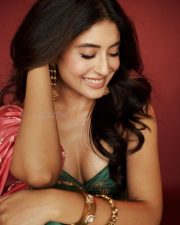 Stunning Kritika Kamra in a Green Lehenga Set Photos 02