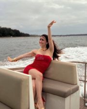 Stunning Model Elli Avrram in a Red Strapless Body Hugging Gown Photos 01
