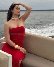 Stunning Model Elli Avrram in a Red Strapless Body Hugging Gown Photos 02