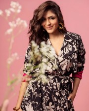Stunning Mrunal Thakur in a Monochromatic Printed Dress Pictures 01