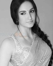 Elli AvrRam 44 Swedish Bollywood Actress Elli Avrram Photos