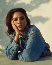 The Night Manager Actress Sobhita Dhulipala in a Denim Oversized Shirt with Wide Leg Jeans Photos 04