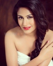 Tv Actress Surbhi Chandna Photos