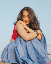 Winsome Actress Elli AvrRam in a Blue Polka Dot Saree with Pink Blouse Photos 02