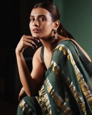 Aadya Actress Hebah Patel in a Green Silk Saree Photos 02