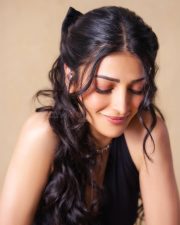 Aakasamlo Oka Tara Actress Shruti Haasan in a Monochrome Off Shoulder Dress Photos 01