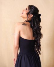 Aakasamlo Oka Tara Actress Shruti Haasan in a Monochrome Off Shoulder Dress Photos 03