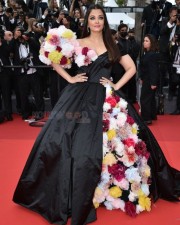 Actress Aishwarya Rai at Cannes 2022 Stills 01