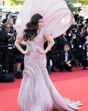 Actress Aishwarya Rai at Cannes 2022 Stills 08