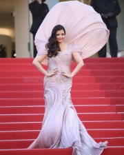 Actress Aishwarya Rai at Cannes 2022 Stills 15