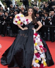 Actress Aishwarya Rai at Cannes 2022 Stills 32