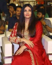 Actress Aishwarya Rai at Ponniyin Selvan I Movie Pre Release Event Stills 03
