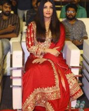 Actress Aishwarya Rai at Ponniyin Selvan I Movie Pre Release Event Stills 04