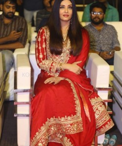 Actress Aishwarya Rai at Ponniyin Selvan I Movie Pre Release Event Stills 04