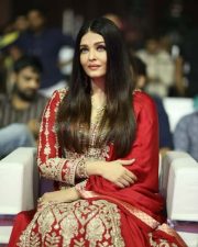 Actress Aishwarya Rai at Ponniyin Selvan I Movie Pre Release Event Stills 05
