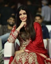 Actress Aishwarya Rai at Ponniyin Selvan I Movie Pre Release Event Stills 07
