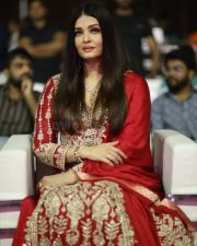 Actress Aishwarya Rai at Ponniyin Selvan I Movie Pre Release Event Stills 08