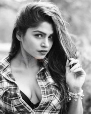 Actress Bhavna Karekar Hot Photoshoot Pictures