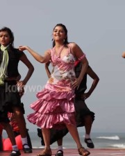 Actress Bhumika In Thulli Ezhunthathu Kadhal Movie Pics