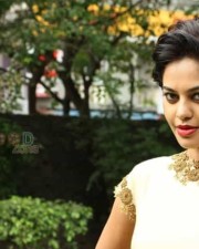 Actress Bindu Madhavi Latest Pictures