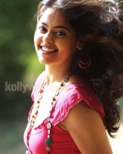 Actress Bindu Madhavi Sexy Photos