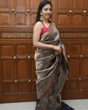 Actress Daksha Nagarkar at Ravanasura Movie Pre Release Event Photos 16