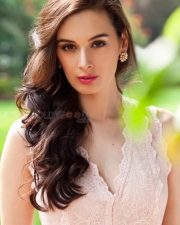 Actress Evelyn Sharma New Photos