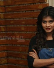 Hebah Patel 26 Actress Hebha Patel Interview Pictures