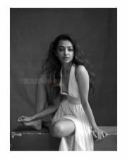 Actress Radhika Apte Hot Sexy Pictures