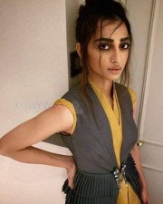 Actress Radhika Apte Hot Sexy Pictures