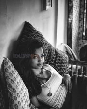 Actress Radhika Apte Sexy Photoshoot Pictures