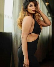 Actress Shivani Narayanan Hot in Black Photos 01