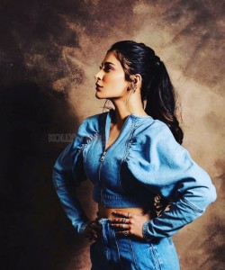 Actress Shruti Haasan Denim Photoshoot Pictures 04