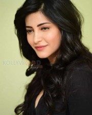 Actress Shruti Haasan New Photos