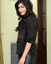 Actress Shruti Haasan New Photos
