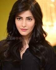 Actress Shruti Haasan New Photos