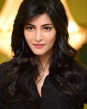 Actress Shruti Haasan New Photos