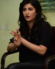 Actress Shruti Haasan New Photos