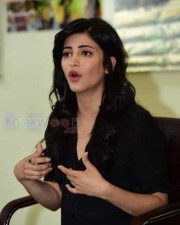 Actress Shruti Haasan New Photos