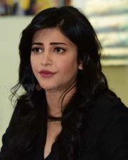 Actress Shruti Haasan New Photos