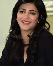 Actress Shruti Haasan New Photos