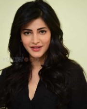 Actress Shruti Haasan New Photos