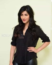 Actress Shruti Haasan New Photos
