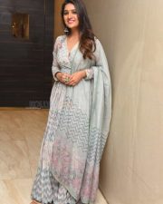 Actress Vani Bhojan At Meeku Maathrame Cheptha Pre release Event Photos