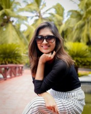 Actress Vani Bhojan Stylish Modern Photoshoot Pictures 03