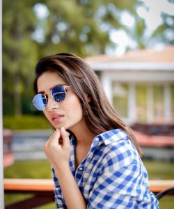 Actress Vani Bhojan Stylish Modern Photoshoot Pictures 07