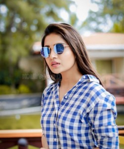 Actress Vani Bhojan Stylish Modern Photoshoot Pictures 08