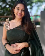 Actress Vani Bhojan in a Black Saree with Printed Sleeveless Blouse Photos 01