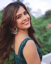 Adorable Amritha Aiyer Cute Pictures 01